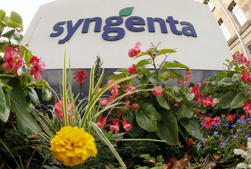 &copy; Reuters. FILE PHOTO: Flowers grow in front of Swiss agrochemicals maker Syngenta's logo at the company's headquarters in Basel August 19, 2015. REUTERS/Arnd Wiegmann