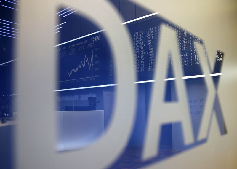 &copy; Reuters. Il logo del Dax alla Borsa di Francoforte. 8 settembre 2014. REUTERS/Kai Pfaffenbach (GERMANY - Tags: BUSINESS)