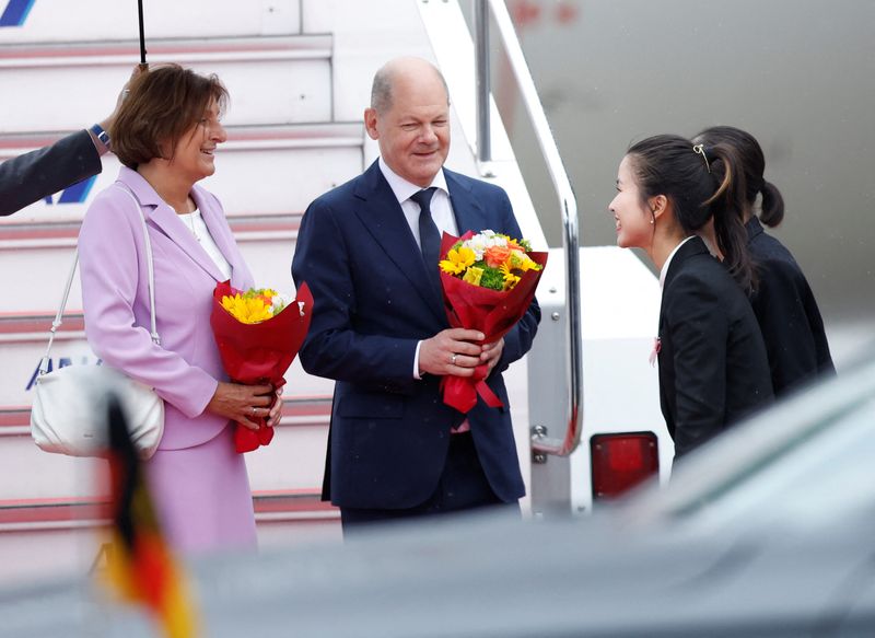 &copy; Reuters. Chanceler da Alemanha, Olaf Scholz, chega ao aeroporto de Hiroshima, no Japão
18/05/2023 REUTERS/Androniki Christodoulou