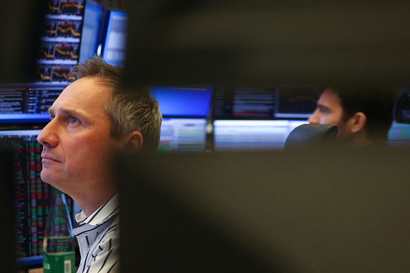 &copy; Reuters. Photo d'un trader à la Bourse de Francfort. /Photo prise le 16 mars 2023 à Francfort, Allemagne/REUTERS/Kai Pfaffenbach