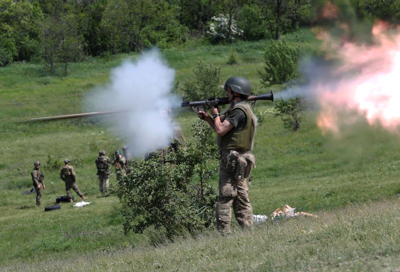 Les troupes russes reculent encore près de Bakhmout, selon Kyiv et Wagner