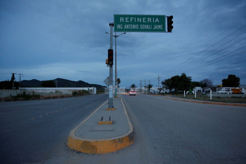 Controlan incendio en refinería más grande de estatal mexicana Pemex