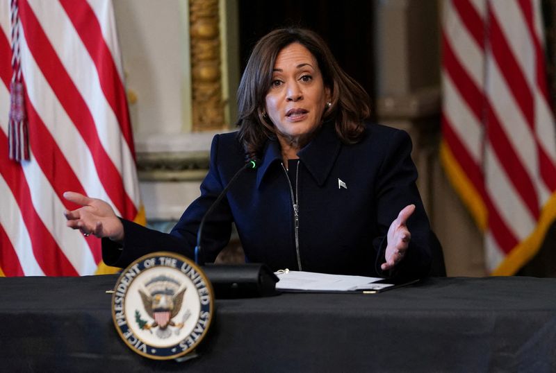 &copy; Reuters. FILE PHOTO: U.S. Vice President Kamala Harris hosts a roundtable discussion with young minority small businessmen at the White House in Washington, U.S., May 16, 2023.  REUTERS/Kevin Lamarque