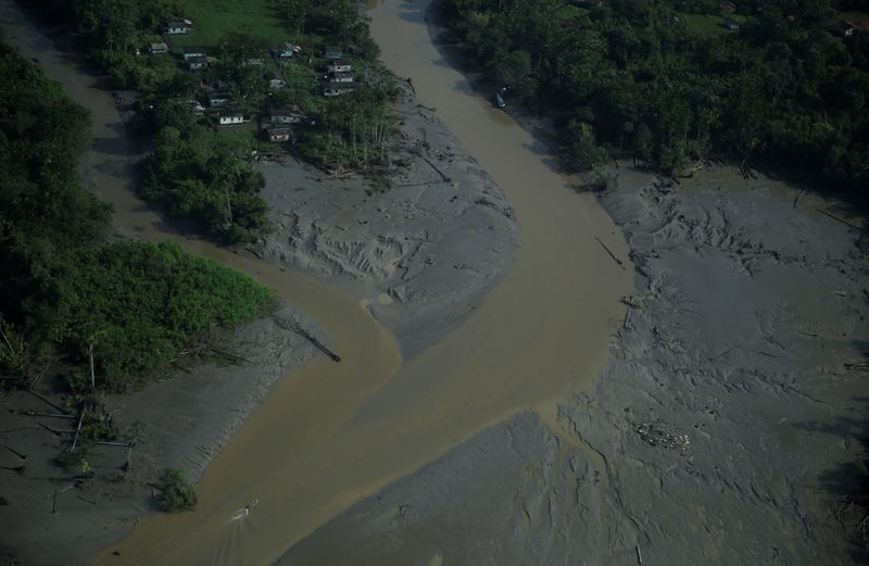&copy; Reuters. Comunidade às margens de pequenos rios na foz do Amazonas, no Amapá
31/03/2017
REUTERS/Ricardo Moraes