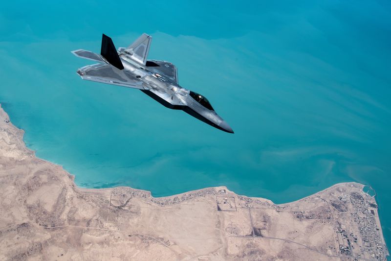 © Reuters. FILE PHOTO: A U.S. F-22 Raptor, based out of Al Udeid Base in Doha, Qatar, receives fuel from a 28th Expeditionary Air Refuelling Squadron KC-135 Stratotanker during a combat air patrol mission over an undisclosed location in Southwest Asia, in this picture taken September 13, 2019 and released by U.S Air Force on September 18, 2019. Russ Scalf/U.S. Air Force/Handout via REUTERS