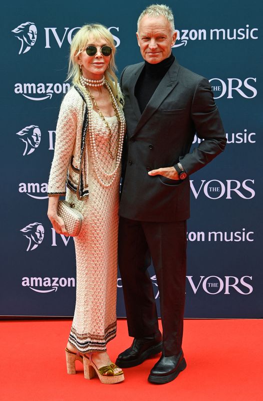 &copy; Reuters. Sting e a esposa, Trudie Styler, chegam para a cerimônia de premiação de música e composição Ivors em Londres
18/05/2023
REUTERS/Toby Melville