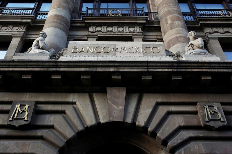 &copy; Reuters. FILE PHOTO: The logo of Mexico's Central Bank (Banco de Mexico) is seen at its REUTERS/Daniel Becerril