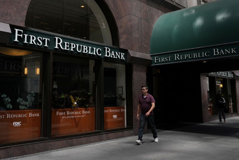 &copy; Reuters. FILE PHOTO: A person walks past a First Republic Bank branch in San Francisco, California, U.S. April 28, 2023. REUTERS/Loren Elliott