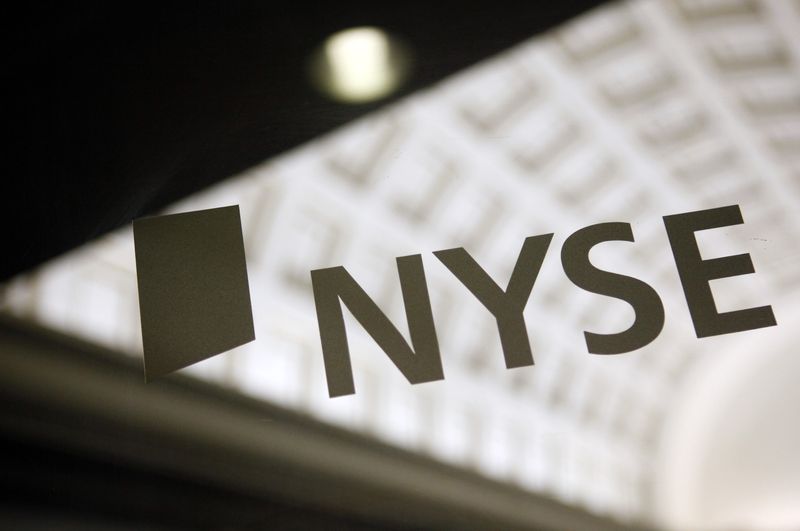 &copy; Reuters. Photo du logo de la Bourse de New York visible sur une porte. /Photo prise le  23 juin 2009 à New York, États-Unis/REUTERS/Eric Thayer