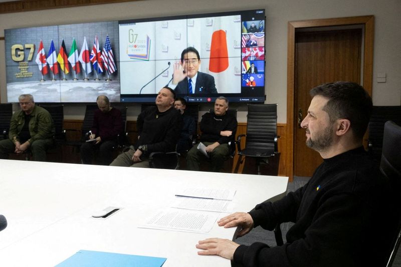 &copy; Reuters. Presidente da Ucrânia, Volodymyr Zelenskiy, participa de sessão do G7 via vídeo, no dia em que o ataque russo à Ucrânia completou um ano
24/02/2023
Ukrainian Presidential Press Service/Handout via REUTERS