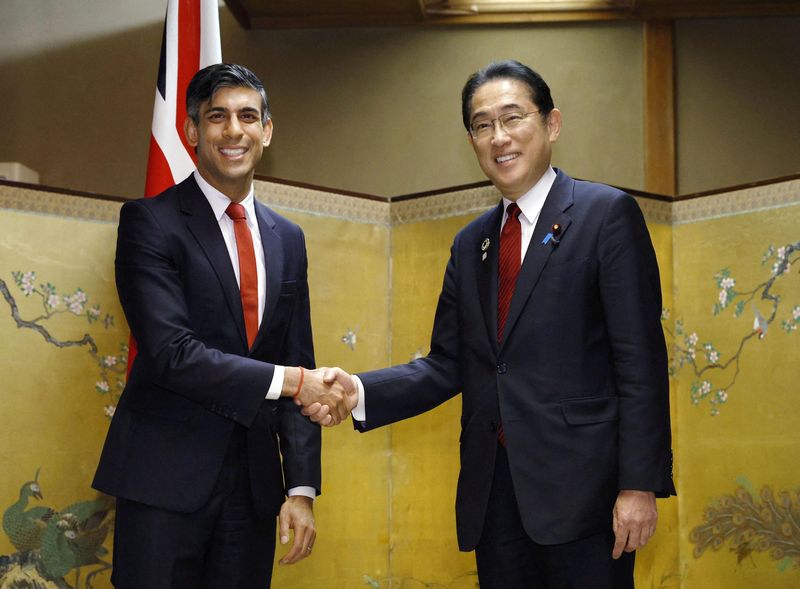 &copy; Reuters. British Prime Minister Rishi Sunak holds a bilateral meeting with Japan's Prime Minister Fumio Kishida on the sideline of the G7 leaders' summit in Hiroshima, western Japan May 18, 2023, in this photo released by Kyodo.    Mandatory credit Kyodo/via REUTE