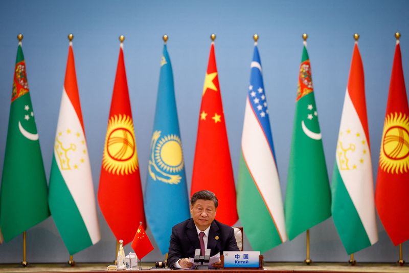 &copy; Reuters. Chinese President Xi Jinping speaks at the round table during the China-Central Asia Summit in Xi'an, Shaanxi province, China, 19 May 2023.    MARK CRISTINO/Pool via REUTERS