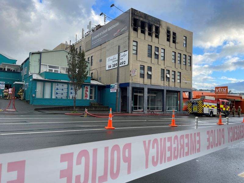 © Reuters. FILE PHOTO: The exterior of a hostel, after a fire ripped through the building, resulting in a number of deaths, in Wellington, New Zealand May, 16, 2023. AAP Image/Ben McKay via REUTERS