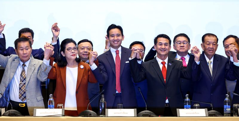 &copy; Reuters. Move Forward Party leader Pita Limjaroenrat holds hands with coalition party leaders following a meeting with coalition partners in Bangkok, Thailand, May 18, 2023. REUTERS/Athit Perawongmetha