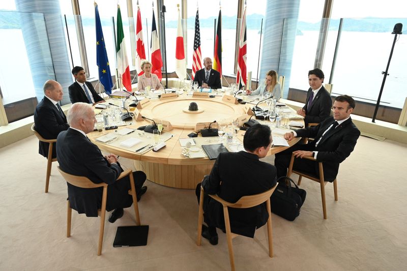 © Reuters. Presidente dos EUA Joe Biden, chanceler da Alemanha Olaf Scholz, primeiro-ministro do Reino Unido Rishi Sunak, presidente da Comissão Europeia Ursula von der Leyen, presidente do Conselho Europeu Charles Michel, primeira-ministra da Itália Giorgia Meloni, primeiro-ministro do Canadá Justin Trudeau, presidente da França Emmanuel Macron e primeiro-ministro do Japão Fumio Kishida
19/05/2023
Ministério das Relações Exteriores do Japão / DIVULGAÇÃO via REUTERS