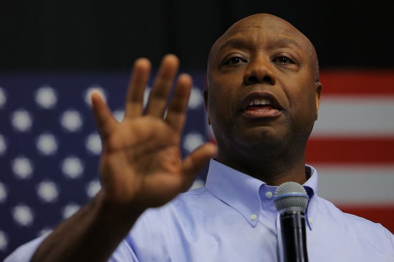 &copy; Reuters. Likely Republican presidential candidate and U.S. Senator Tim Scott (R-SC) speaks at a campaign town hall meeting at the New Hampshire Institute of Politics at Saint Anselm College, in Manchester, New Hampshire, U.S., May 8, 2023. REUTERS/Brian Snyder/Fil