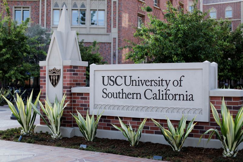 &copy; Reuters. FILE PHOTO: The University of Southern California is pictured in Los Angeles, California, U.S., May 22, 2018.  REUTERS/Mike Blake/File Photo