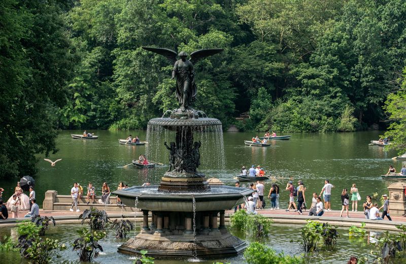 &copy; Reuters. FILE PHOTO: People row boats past the Bethesda Fountain in Central Park in New York City, New York, U.S.,  July 11, 2021. REUTERS/Jeenah Moon/File Photo