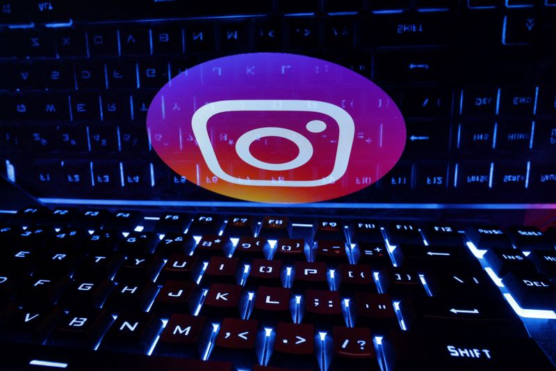 &copy; Reuters. A keyboard is placed in front of a displayed Instagram logo in this illustration taken February 21, 2023. REUTERS/Dado Ruvic/Illustration