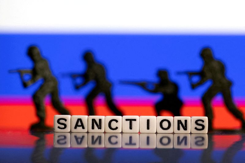 &copy; Reuters. FILE PHOTO: Plastic letters arranged to read "Sanctions" and solider toys are placed in front of Russia's flag colors  in this illustration taken February 25, 2022. REUTERS/Dado Ruvic/Illustration