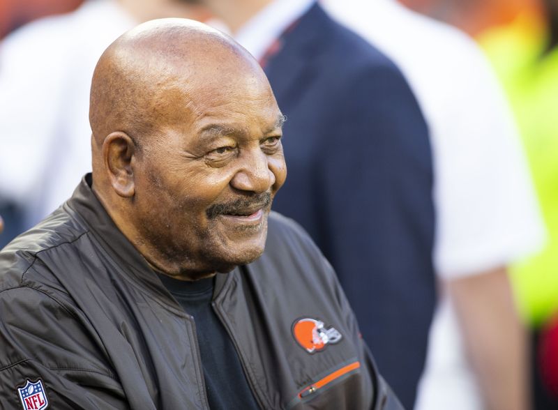 &copy; Reuters. FILE PHOTO: Sep 22, 2019; Cleveland, OH, USA; Cleveland Browns hall of fame running back Jim Brown smiles while watching warmups before the game against the Los Angeles Rams at FirstEnergy Stadium. Mandatory Credit: Scott R. Galvin-USA TODAY Sports