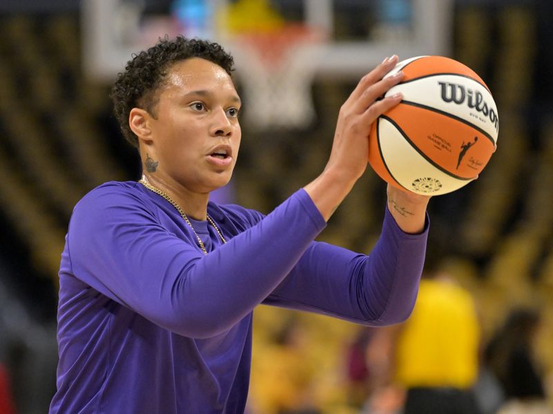 WNBA-Griner greeted by US VP Harris in return to court