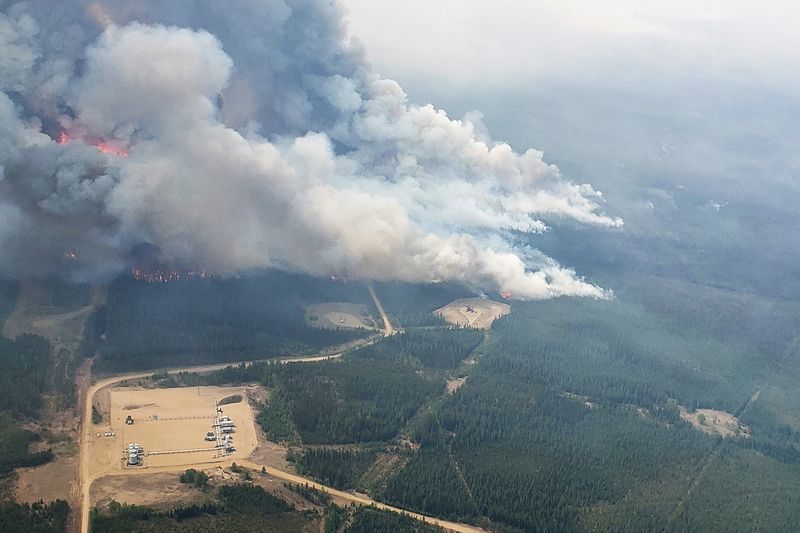 Alberta on high alert for wildfire upsurge over scorching holiday weekend