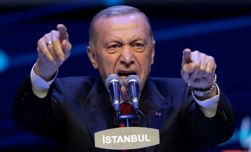 &copy; Reuters. الرئيس التركي رجب طيب أردوغان يتحدث إلى مؤيديه في أنقرة يوم 18 مايو أيار 2023. تصوير: أوميت بكطاش - رويترز.
