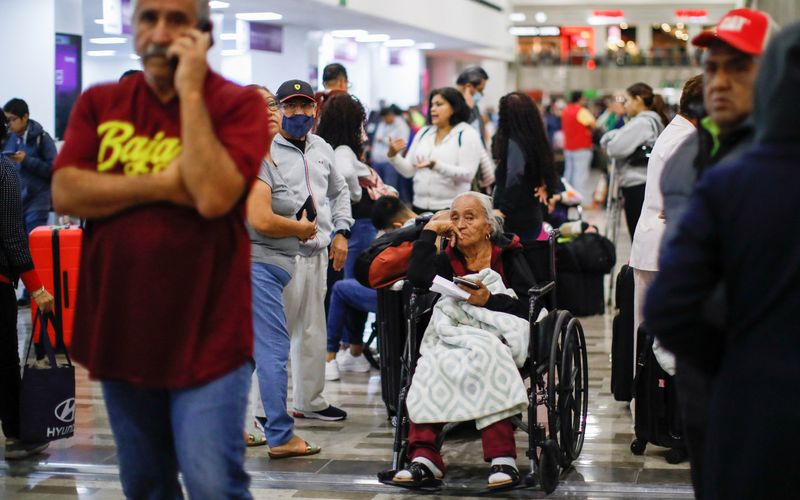 L'aéroport de Mexico suspend ses opérations en raison de cendres volcaniques