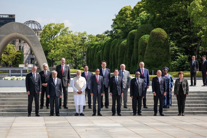 &copy; Reuters. 　５月２１日、主要７カ国首脳会議（Ｇ７サミット）は最終日を迎え、インドやブラジルなど招待国の首脳らが広島市の平和記念資料館（原爆資料館）を訪問した（２０２３年　ロイター／