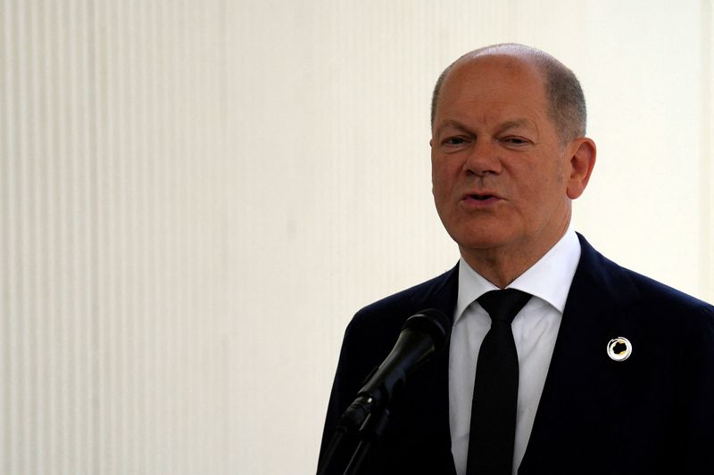 &copy; Reuters. German Chancellor Olaf Scholz speaks to journalists during the Group of Seven (G7) nations' meetings Sunday, May 21, 2023, in Hiroshima, western Japan.     Louise Delmotte/Pool via REUTERS