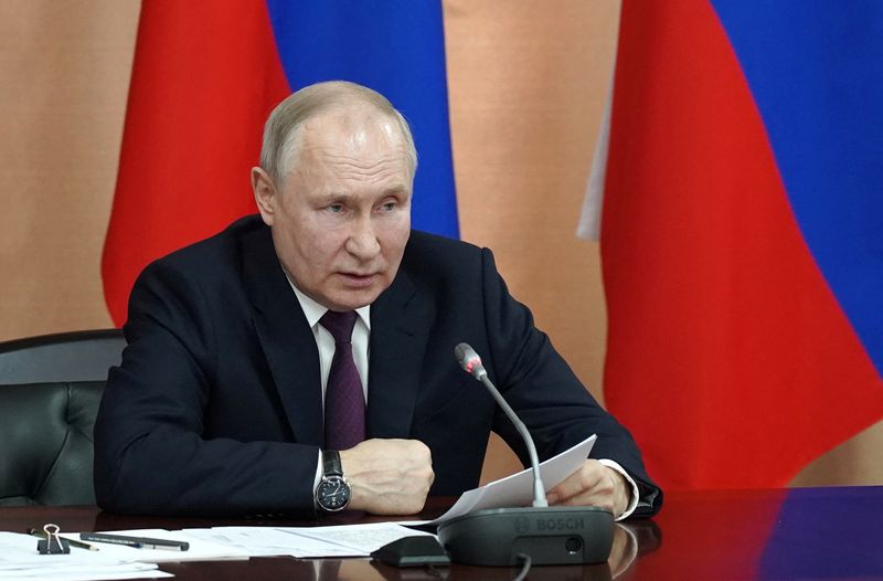 &copy; Reuters. الرئيس الروسي فلاديمير بوتين يرأس اجتماعا للمجلس الرئاسي بمدينة بيتيجورسك يوم 19 مايو أيار 2023 في صورة لرويترز من وكالة سبوتنيك للأنباء. يحظر