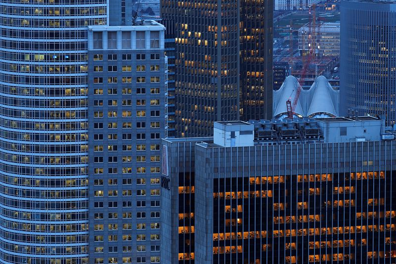 © Reuters. FILE PHOTO: The financial district is photographed on early evening in Frankfurt, Germany, January 29, 2019.  REUTERS/Kai Pfaffenbach