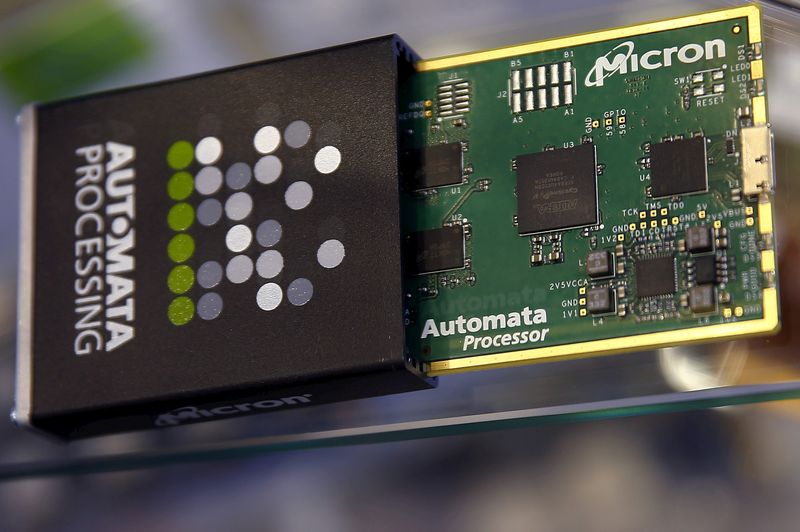 © Reuters. Memory chip parts of U.S. memory chip maker MicronTechnology are pictured at their booth at an industrial fair in Frankfurt, Germany,  July 14, 2015. REUTERS/Kai Pfaffenbach