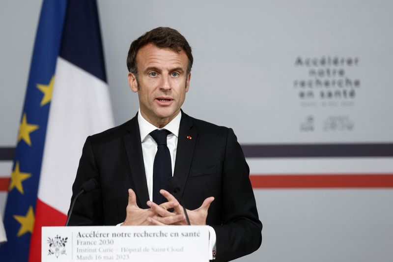 &copy; Reuters. FILE PHOTO: French President Emmanuel Macron visits Institut Curie laboratory ahead of announcements on biomedical research in Saint-Cloud, France, May 16, 2023. REUTERS/Benoit Tessier/Pool