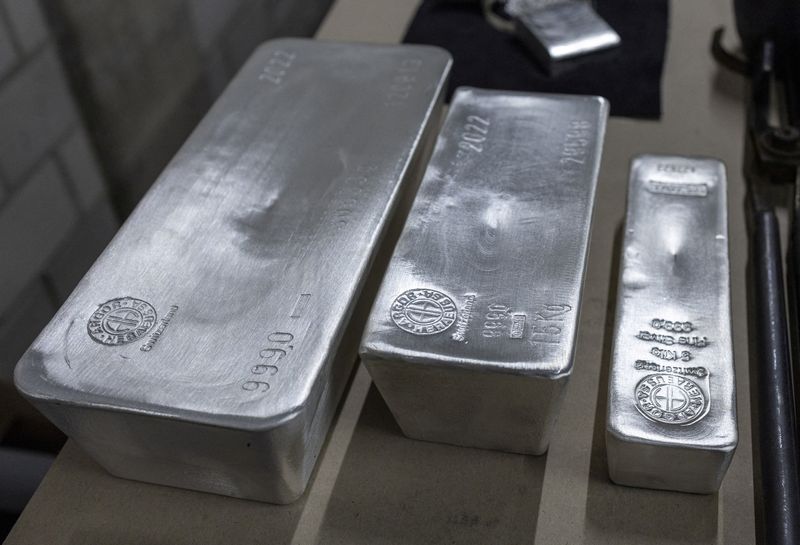 &copy; Reuters. FILE PHOTO: Silver bars are pictured in a display area at the plant of refiner and bar manufacturer Argor-Heraeus in Mendrisio, Switzerland, July 13, 2022. REUTERS/Denis Balibouse