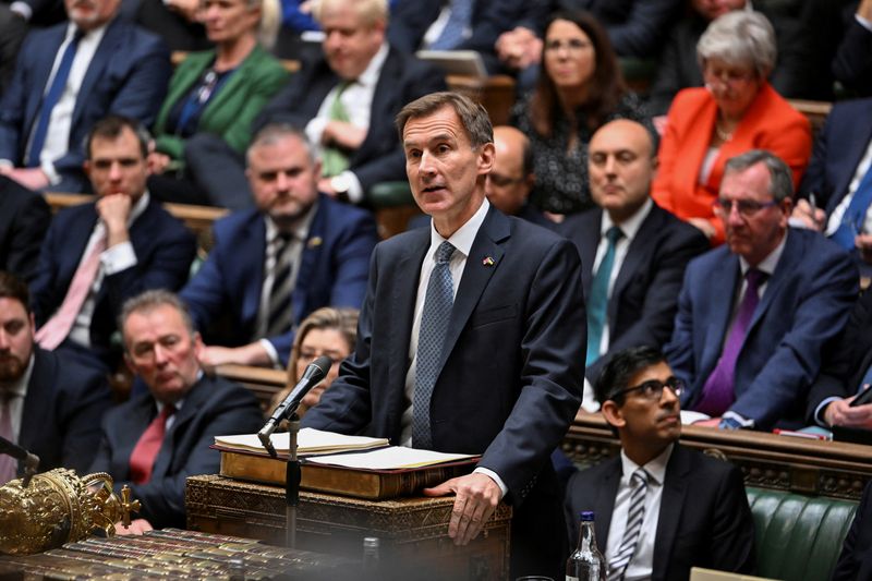 &copy; Reuters. FILE PHOTO: Britain's Chancellor of the Exchequer Jeremy Hunt gives Autumn Statement at the House of Commons in London, Britain, November 17, 2022. UK Parliament/Jessica Taylor/Handout via REUTERS 