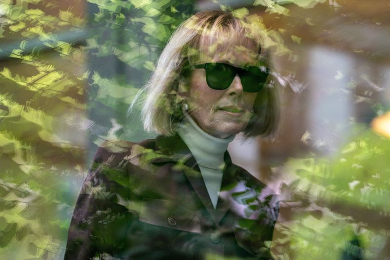 © Reuters. FILE PHOTO: E. Jean Carroll, former U.S. President Donald Trump rape accuser, arrives at Manhattan Federal Court for the continuation of the civil case, in New York City, U.S., May 9, 2023. REUTERS/David 'Dee' Delgado