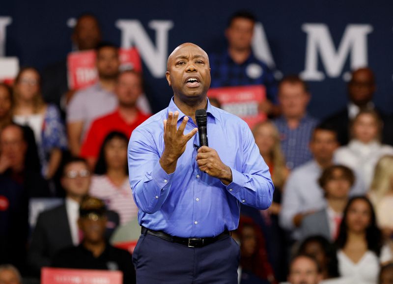 © Reuters. U.S. Senator Tim Scott (R-SC), the only Black Republican senator, announces his candidacy for the 2024 Republican presidential race in North Charleston, South Carolina, U.S. May 22, 2023.  REUTERS/Randall Hill