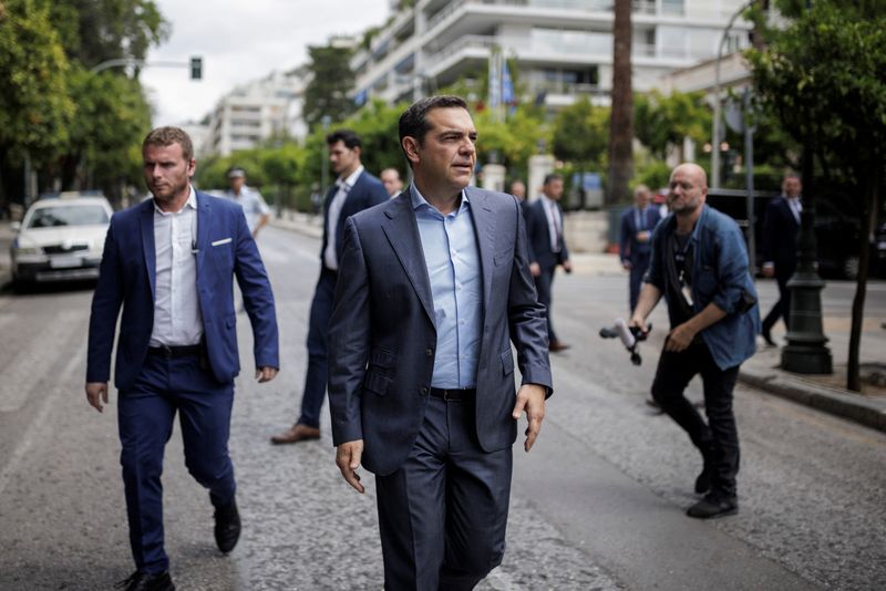 © Reuters. Leftist Syriza party leader Alexis Tsipras leaves the Presidential Palace after a meeting with Greek President Katerina Sakellaropoulou, where he received an official mandate to try to form a coalition government after the general election in Athens, Greece, May 23, 2023. REUTERS/Alkis Konstantinidis