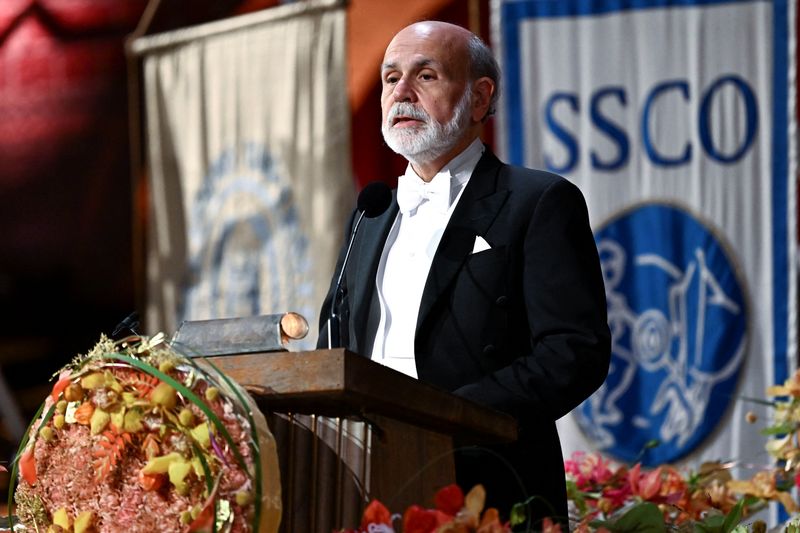 &copy; Reuters. FILE PHOTO: Nobel laureate in Economic Sciences Ben S. Bernanke speaks during the Nobel Prize Banquet at the Town Hall in Stockholm, Sweden December 10, 2022. TT News Agency/Jonas Ekstromer via REUTERS      