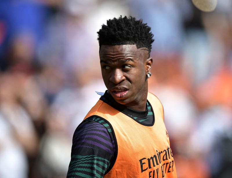 &copy; Reuters. Vinícius Jr. se aquece antes de partida do Real Madrid contra o Valencia pelo Campeonato Espanhol
21/05/2023 REUTERS/Pablo Morano