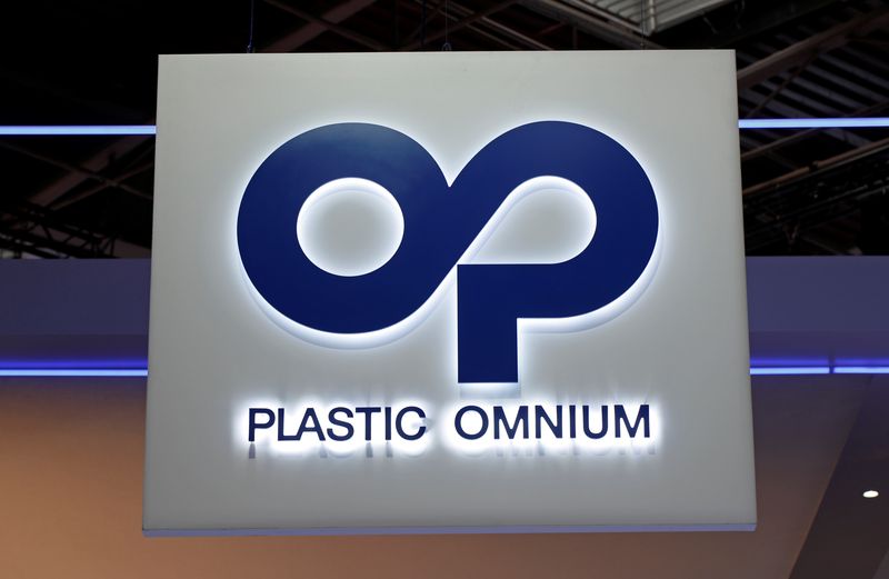 &copy; Reuters. Photo du logo de Plastic Omnium. /Photo prise le 2 octobre 2018 à Paris, France/REUTERS/Benoit Tessier
