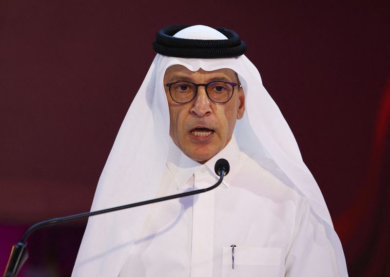 &copy; Reuters. الرئيس التنفيذي للخطوط الجوية القطرية أكبر الباكر خلال مهرجان أساطير الفيفا على هامش كأس العالم لكرة القدم في الدوحة يوم 11 ديسمبر كانون الأ
