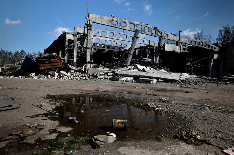 &copy; Reuters. FILE PHOTO: One of the destroyed buildings used by Russian troops as their headquarters in Balakliia, Kharkiv region, Ukraine, October 7, 2022.