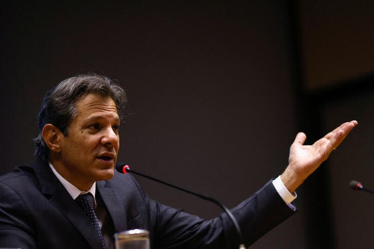 Ministro de Hacienda de Brasil afirma que reformas fiscales calmarán a inversores y al banco central