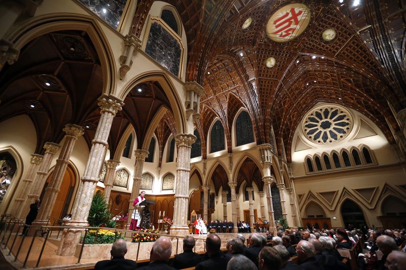 © Reuters. FILE PHOTO: Bishop Blase Cupich, Pope Francis' first major appointment in the hierarchy of the U.S. Catholic Church, addresses the crowd from the pulpit at Holy Name Cathedral as part of a ritual a day ahead of his installation as the new archbishop in Chicago November 17, 2014. REUTERS/Jeff Haynes