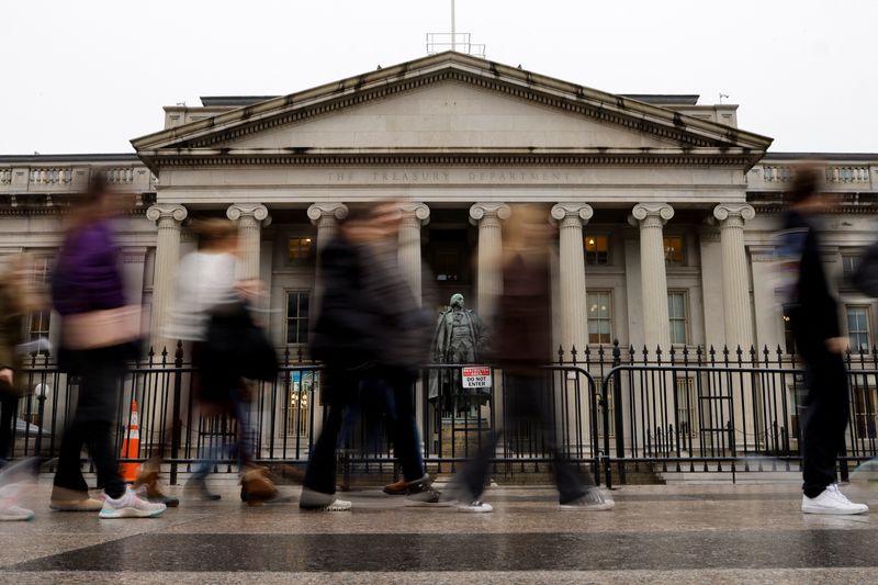 &copy; Reuters. FILE PHOTO: People walk past the U.S. Treasury building in Washington, U.S. January 19, 2023. REUTERS/Jonathan Ernst/File Photo