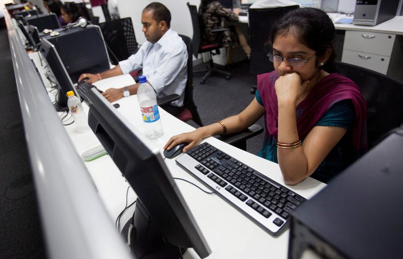 &copy; Reuters. 　５月２３日、インド人材採用連盟は、同国のＩＴ業界で２０２２年４月─２３年３月の１年間に業務請け負い企業を通じた嘱託社員の雇用が前年比で７．７％減少し、約６万人が失業した