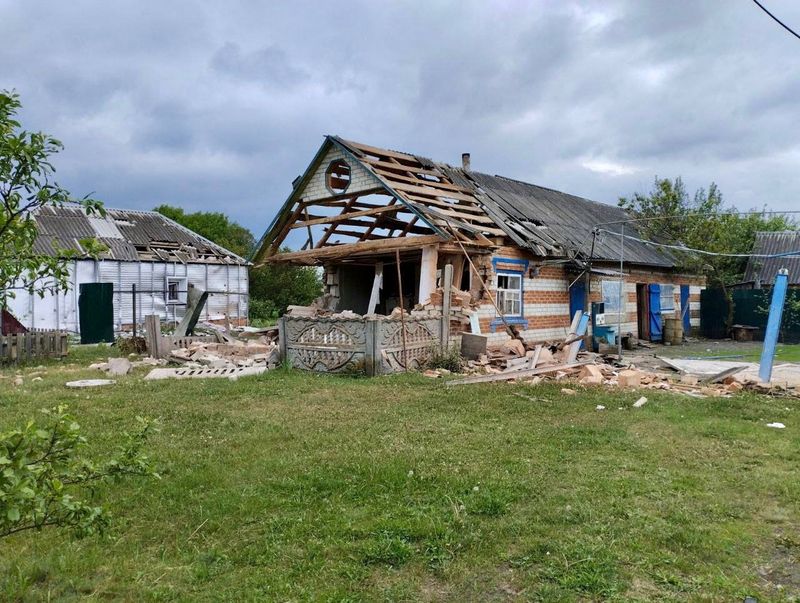 © Reuters. A view shows damaged buildings, after anti-terrorism measures introduced for the reason of a cross-border incursion from Ukraine were lifted, in what was said to be a settlement in the Belgorod region, in this handout image released May 23, 2023. Governor of Russia's Belgorod Region Vyacheslav Gladkov via Telegram/Handout via REUTERS